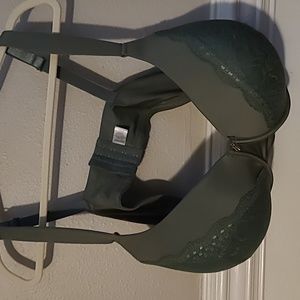 Ashley Stewart T-shirt bra. Lightly lined. Size 44DDD. Army green